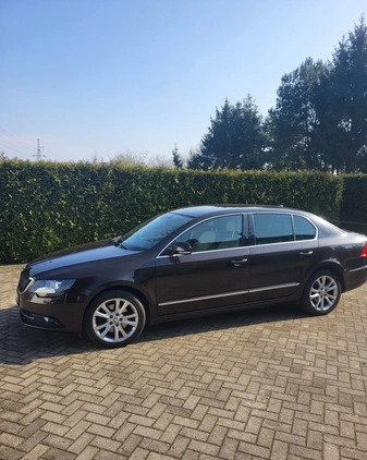 Skoda Superb cena 30800 przebieg: 136000, rok produkcji 2013 z Ostrzeszów małe 67